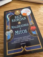 Portada de Maldiciones y Mitos