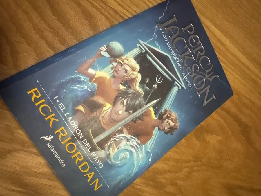 Portada de Percy Jackson y los Dioses del Olimpo 1: El Ladrón del Rayo